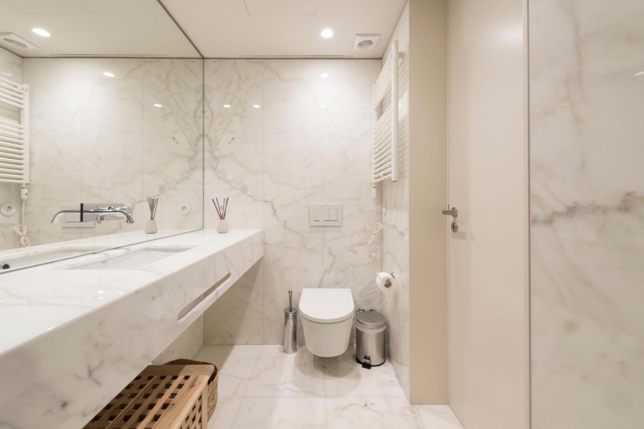 Lovelystay - Primrose 2Br Flat With Free Parking, Ac And Balcony OOporto Esterno foto
